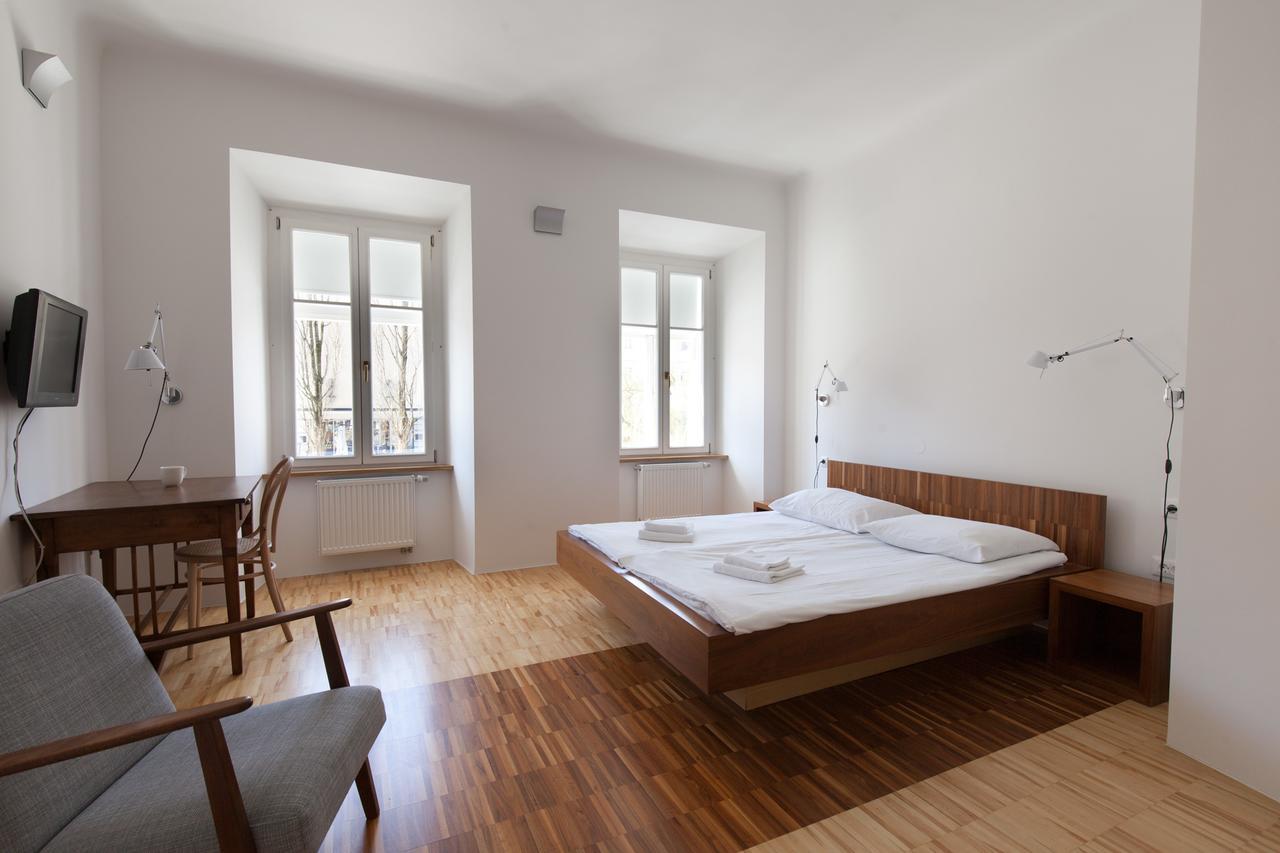 Julija&Robert'S Riverview Apartments And Rooms Ljubljana Bagian luar foto