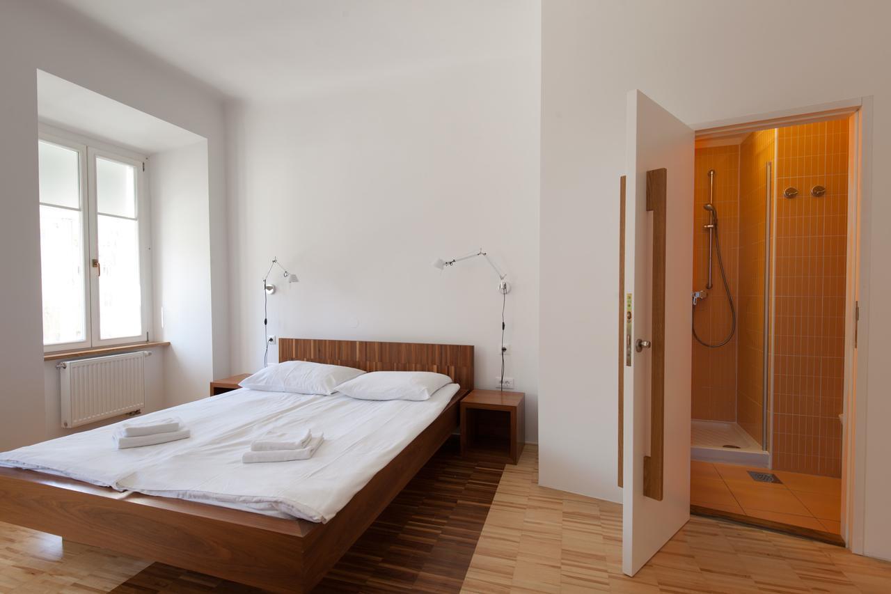 Julija&Robert'S Riverview Apartments And Rooms Ljubljana Bagian luar foto