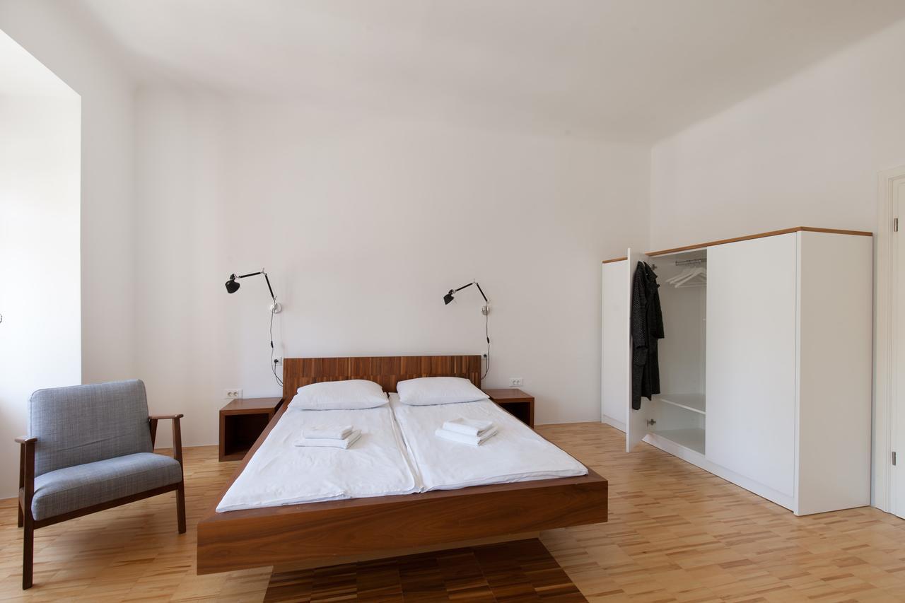 Julija&Robert'S Riverview Apartments And Rooms Ljubljana Bagian luar foto