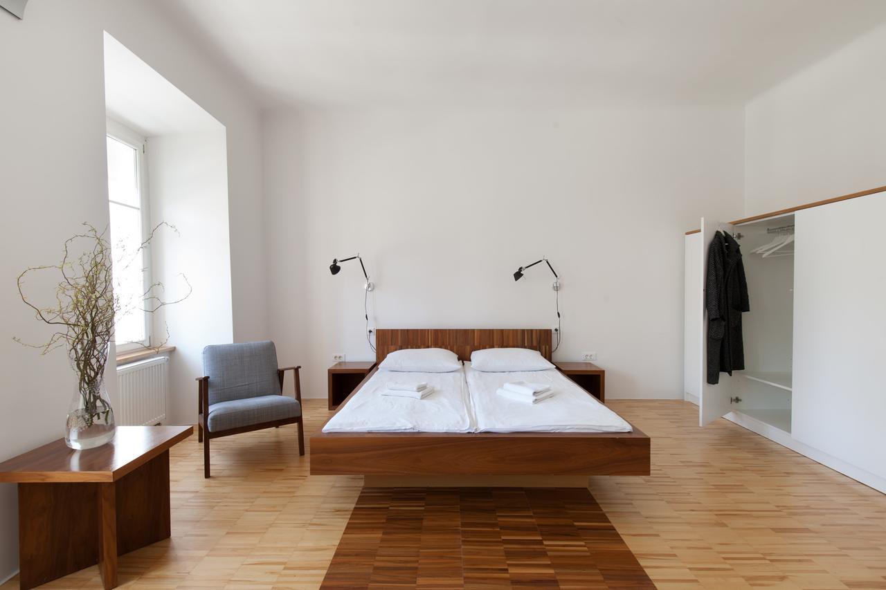 Julija&Robert'S Riverview Apartments And Rooms Ljubljana Bagian luar foto