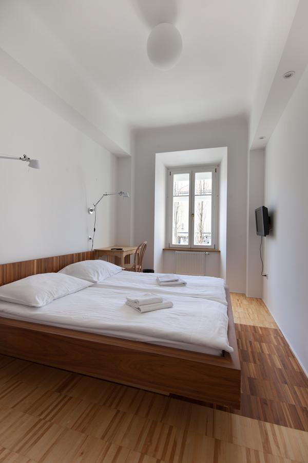 Julija&Robert'S Riverview Apartments And Rooms Ljubljana Bagian luar foto